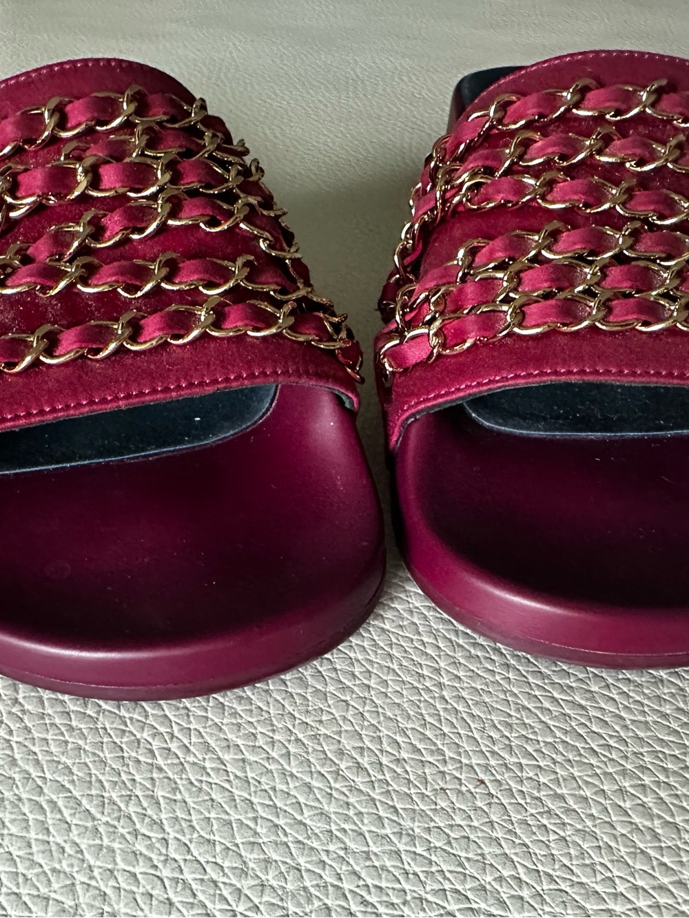 Chanel Gold Chain Tropiconic CC Slides in Dark Fuschia- Size EU 39 - Picture 3 of 13